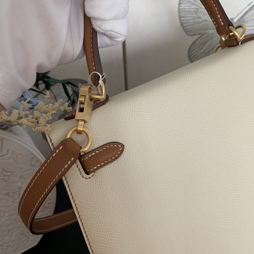 에르메스 켈리백25 화이트 골드브라운 금장 앱송